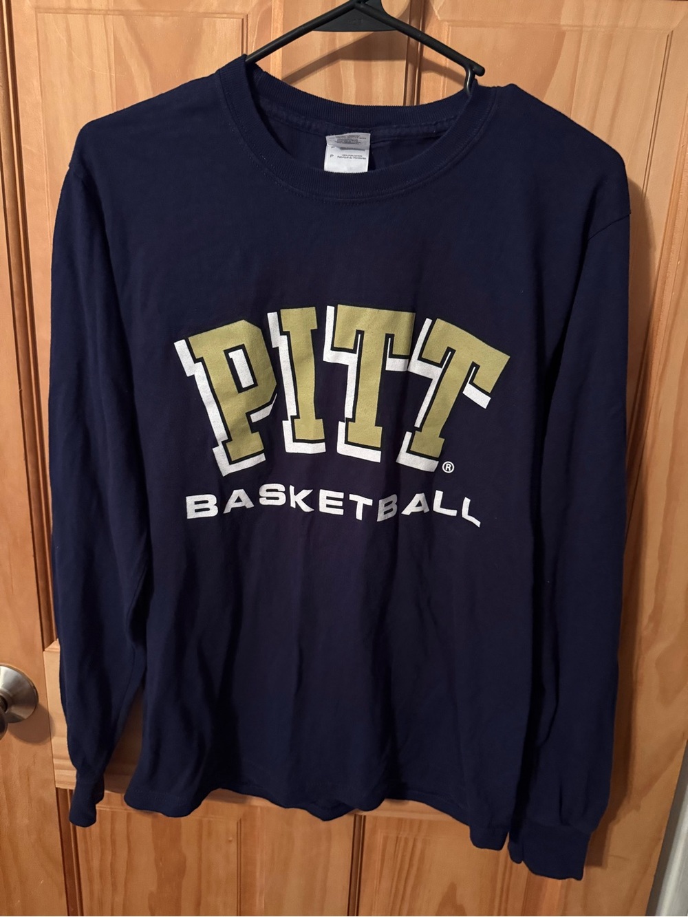Like New, Men’s Size Small Pitt Panthers Long Sleeve Basketball Shirt